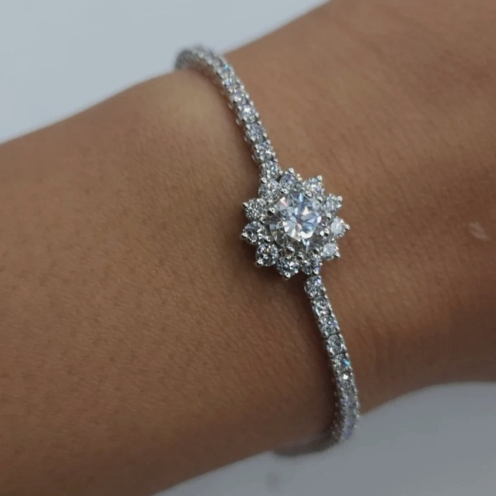 Elegant Silver Bracelet with Crystal Accents